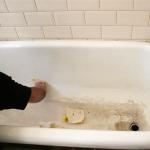 Как правильно восстановить эмаль на чугунной ванне своими руками?